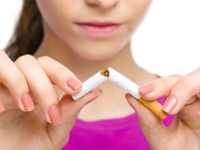 Le refus de la fille de cigarette